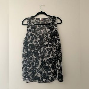 B&W floral lace print hi low tank with v neck